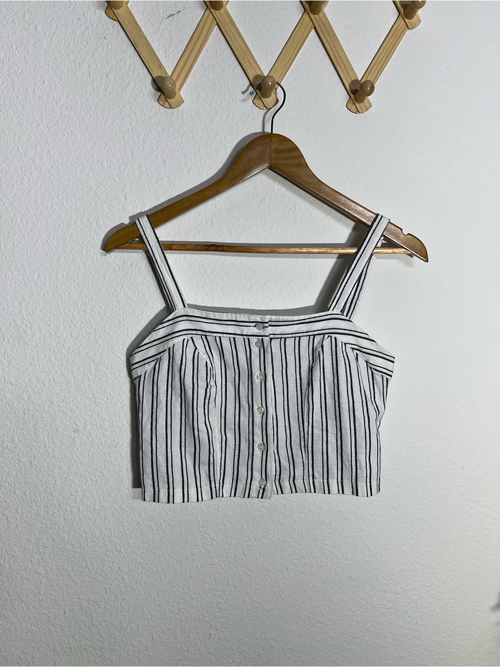 BRANDY MELVILLE • Astrid striped button-down crop top in white and black